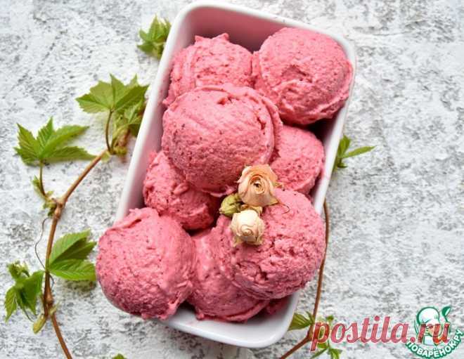 Клубничное мороженое с розовым сиропом – кулинарный рецепт