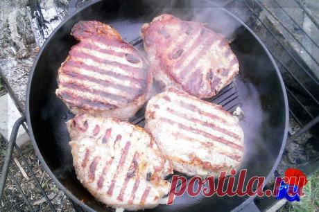 Сегодня я приготовил стейк из свинины на сковороде на костре, Посмотрите сами как все просто, быстро, вкусно..