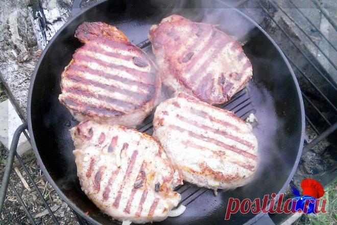 Сегодня я приготовил стейк из свинины на сковороде на костре, Посмотрите сами как все просто, быстро, вкусно..