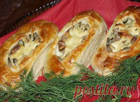 ЛОДОЧКИ из слоеного теста с картофелем, мясом и огурчиками.
