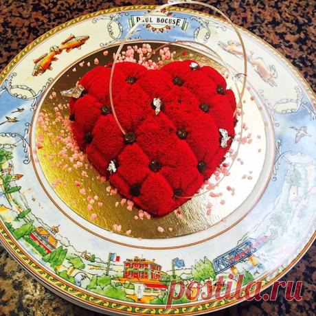 Bonne fête à tous les amoureux!❤️ 

#stvalentin #14fevrier #stvalentinesday #love #heart #patisserie #pastry #instapastry #pastrychef #bocuse #paulbocuse #gastronomie #lesgrandestablesdumonde #guidemichelin #gaultmillau #lyon #onlylyon #france #instafrance