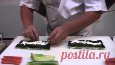 Ролл Филадельфия / Рол Філадельфія HD Пятый ролик по приготовлению ролла Филадельфия. Ролл «Филадельфия» один из популярных роллов типа "Урамаки", т.е "вывернутых" наружу рисом. Начинка - обязате...