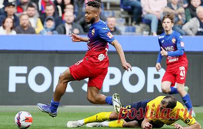 В ЦСКА объяснили, почему не выплатили "Херенвену" средства за трансфер футболиста Эджуке. Московский клуб обратился в "Вест Хэм" с просьбой перевести часть средств, которые англичане должны за переход Николы Влашича, "Херенвену"