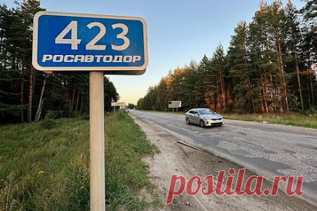 Влияние разбитых дорог на аварийность в России оценили. Каждое второе ДТП в России происходит из-за разбитых дорог. Влияние дорожных условий на аварийность в стране оценил автоэксперт Петр Шкуматов. По его словам, треть российских дорог находится в неудовлетворительном состоянии, а повреждения дорожного полотна провоцируют 40 процентов аварий.