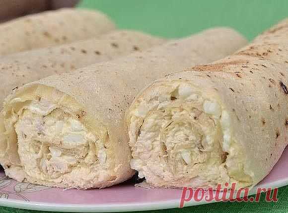 Рулеты из лаваша с курицей и плавленым сырком