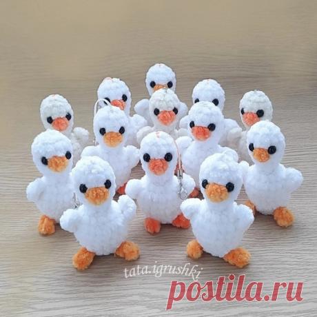 Вяжем гуся из плюшевой пряжи