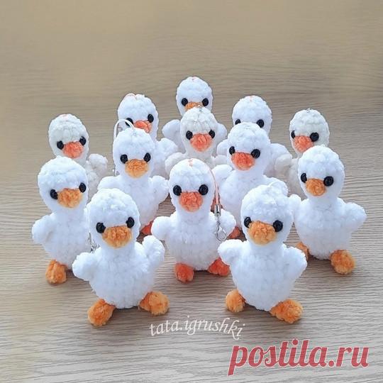 Вяжем гуся из плюшевой пряжи