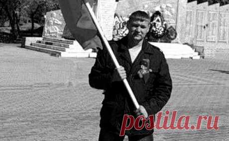 Депутат из Хакасии погиб в зоне военной операции. Депутат Верховного совета Хакасии Дмитрий Иванов погиб в зоне специальной военной операции на Украине, сообщил глава республики Валентин Коновалов во «ВКонтакте».