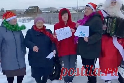 В российской деревне чиновников пристыдили частушками. Жители деревни Домбровка в Башкортостане сочинили частушки про выбоины на дорогах. Таким образом они хотели пристыдить чиновников. Местные жители распевают куплеты о ямах в компании Снегурочки и Деда Мороза с баяном. В последний раз дорожное полотно в деревне обновляли в 1986 году. Ремонт запланирован на 2024 год.