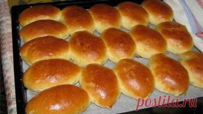 Печёные дрожжевые пирожки без заморочек! 

Ингредиенты:

мука — 1 кг,
молоко — 0,5 л.
дрожжи (свежие) — 50 гр.,
яйца — 2 шт.,
маргарин для выпечки или слив. масло — 250 гр.
сахар — 100 гр.


Приготовление:
Теплое молоко смешиваем с сахаром, …