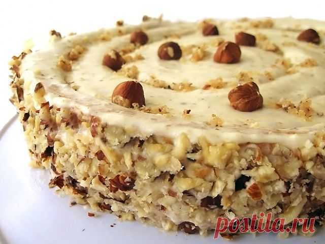 Вишуканий та смачний королівський торт 