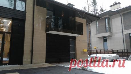 Изготовление лестниц, ограждений, перил Маршаг – Стеклянные ограждения из черного стекла