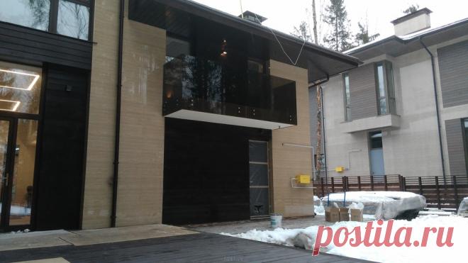 Изготовление лестниц, ограждений, перил Маршаг – Стеклянные ограждения из черного стекла