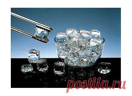 Как убрать синяки под глазами с помощью льда.