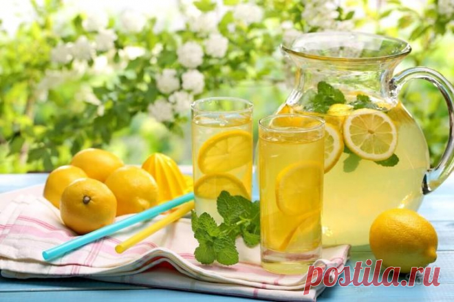 Вода с лимоном — 5+ уникальных рецептов приготовления Лимонная вода — как приготовить самый простой нектар для здоровья, вы, наверняка, слышали ни один раз.  Мы подготовили несколько вариаций вкусного и полезного напитка, а также рассказ о том, как прави...