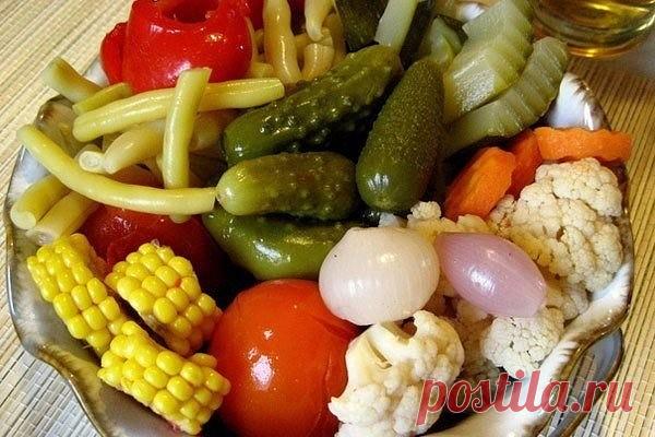 Овощное ассорти, маринованное в уксусе с пряностями