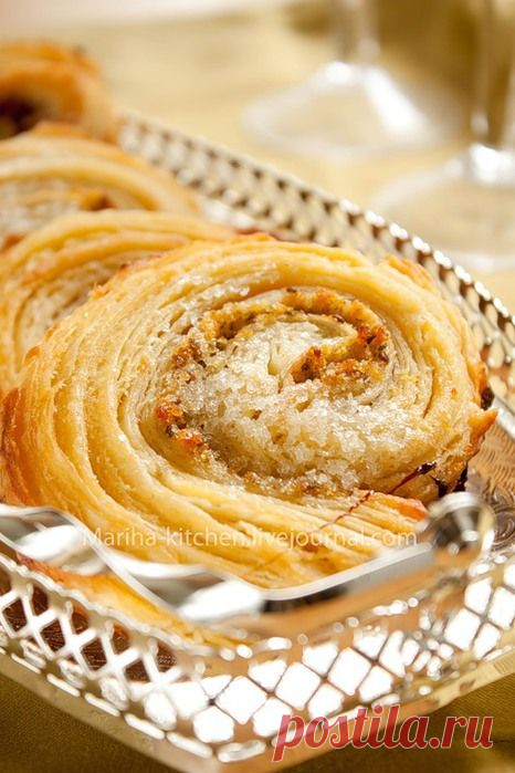 СЛОЕНЫЕ УЛИТКИ С МЕДОМ, АНИСОМ И ЦИТРУСОВЫМИ