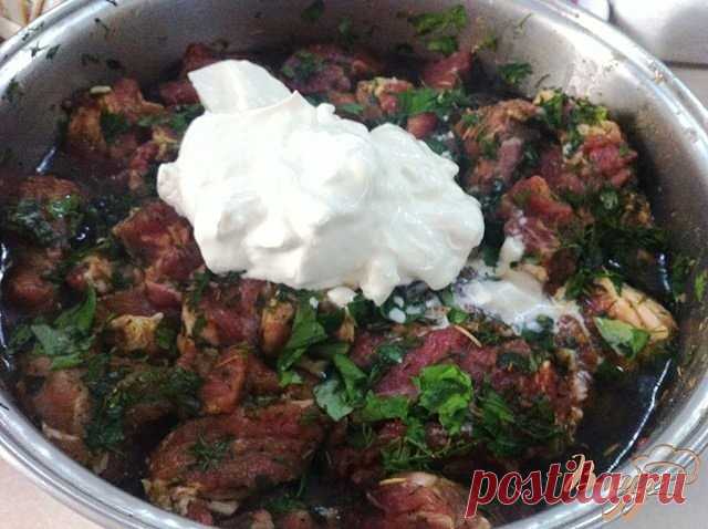 Мясо по-грузински: http://luc.pozdravitelnyj.ru/kulinariya/myaso-po-gruzinski/  Такое мясо готовится неожиданно просто и легко, и получается всегда очень вкусным.