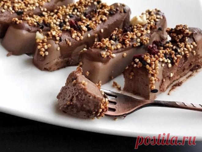 Нежнейшее конфеты-суфле — всего 48 ккал в 1 шт
⠀
Шоколадные конфетки-СУФЛЕ
.
На 10 шт
•Молоко: (у меня растительное, соевое, шоколадное), можно брать любое: 230 мл
•Какао: 10 грамм
•Арахисовая паста: 20 грамм
•Подсластитель
•Агар-агар: 1 ч.л.
⠀
Для глазури:
•Какао тертое: 15 грамм (или шоколад горький): 15 грамм
•Молоко/вода: 50 мл
⠀
Для украшения:
•Гранола/молотые орешки/сушеные ягоды
⠀
Приготовление:
•Взбить молоко с какао, подсластителем, добавить арахисовую пасту. Взби...