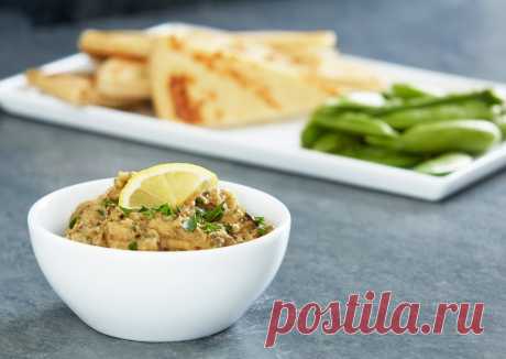 Рецепт вкусной закуски к мясу -Бабагануш
https://zen.yandex.ru/media/kylinariaa/recept-vkusnoi-zakuski-k-miasu-babaganush-5cab07bad7348300b0a35363
#закуски #салаты #пироги #рыба #рецепты #вкуснаяеда #рецептызакусок #закускикмясу

Бабагануш пришло к нам и дальневосточной кухни и завоевало огромную любовь всех поклоников боклажанов.
И не зря ведь закуска очень вкусная,хоть каждый день ешь.