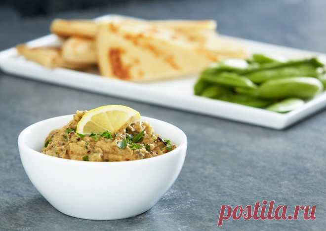 Рецепт вкусной закуски к мясу -Бабагануш
https://zen.yandex.ru/media/kylinariaa/recept-vkusnoi-zakuski-k-miasu-babaganush-5cab07bad7348300b0a35363
#закуски #салаты #пироги #рыба #рецепты #вкуснаяеда #рецептызакусок #закускикмясу

Бабагануш пришло к нам и дальневосточной кухни и завоевало огромную любовь всех поклоников боклажанов.
И не зря ведь закуска очень вкусная,хоть каждый день ешь.