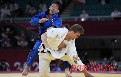 Японский дзюдоист Нагасэ стал олимпийским чемпионом в весе до 81 кг. Серебро досталось монгольцу Саиду Моллаеи, бронзовые медали завоевали представитель Австрии Шамиль Борчашвили и бельгиец Маттиас Кассе