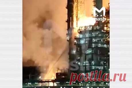 Пожар на российском газоперерабатывающем заводе попал на видео. Пожар, вспыхнувший в результате взрыва на Амурском газоперерабатывающем заводе (ГПЗ) в городе Свободный, попал на видео. Сотрудникам российского предприятия поступили инструкции не покидать мест проживания и не выходить на улицу. На месте работают спецслужбы. Информации о пострадавших нет.