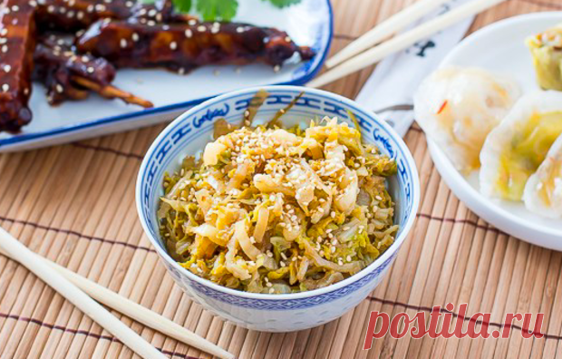 Жареная китайская капуста Такой гарнир отлично подойдет к мясу и пряной курице. Жарится китайская капуста не более 15 минут, так что это классный экспресс вариант.Ингредиенты: капуста китайская (пекинская) - 1 кочан лук средний - 1 шт. кунжут - 1 ст. л. соевый соус - 2 ст. л. масло растительное - 1 ст. л. масло...