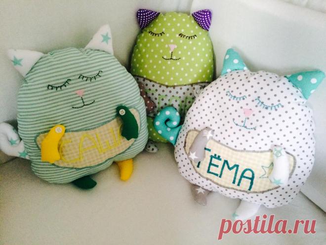 Подушка кот-сплюшка