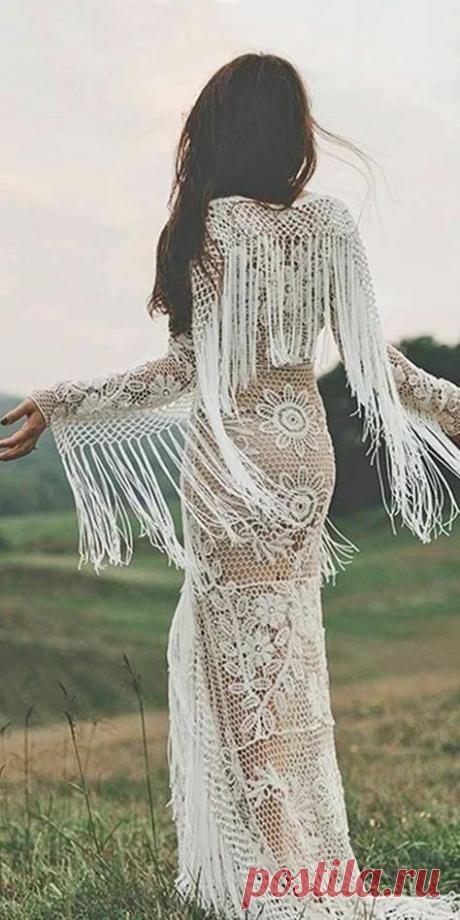 Стиль бохо сформировался благодаря нескольким модным культурам - этнической, хиппи, фольклора. Слово "бохо" - сокращение от английского bohemia - цыган. Появился этот стиль в 1970 х. в Европе. Но…