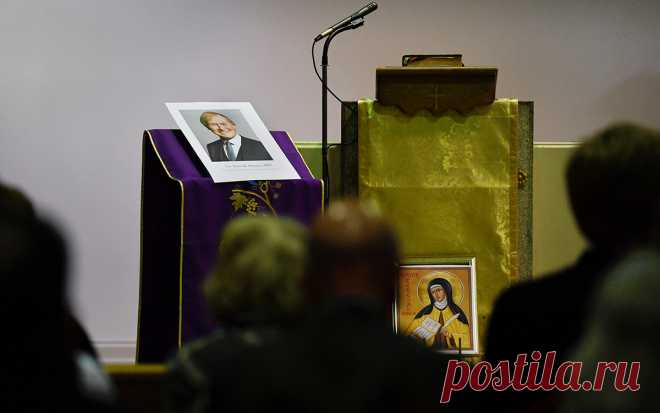 Полиция Британии назвала терактом убийство депутата-консерватора. Нападение на Дэвида Эмесса произошло накануне во время встречи с избирателями. Нападавший несколько раз ударил политика ножом. Депутат скончался на месте. По данным Би-би-си, подозреваемым в убийстве является уроженец Сомали