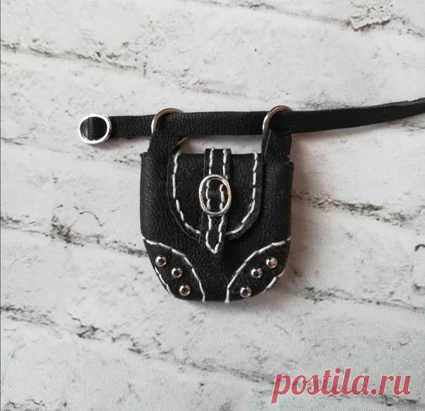 Сумочка на пояс для куклы.