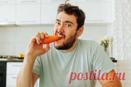 Морковь - самый недооцененный овощ Одним из самых недооцененных овощей, по мнению терапевта и гастроэнтеролога Ольги Сухаревой, является морковь.