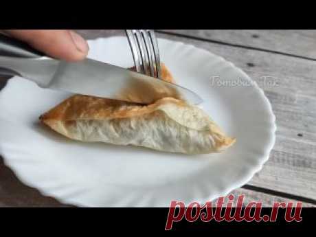 Треугольники из лаваша с начинкой. Рецепт приготовления вкусного перекуса за 10 минут Начинка:- колбаса полукопчëная;- маринованные огурцы;- яйцо;- сыр;- зелень;- перец чёрный молотый;- соль. Лаваш завернуть конвертом. Обжарить на сковороде в растительном ( можно добавить сливочное) масле с каждой стороны, огонь средний.