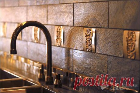 Какой сделать фартук на кухне
Каждая кухня должна оборудоваться так, чтобы хозяйка чувствовала себя комфортно и уютно. Одним из немаловажных элементов этого помещения является фартук. Он выполняет как минимум две важные функции:…