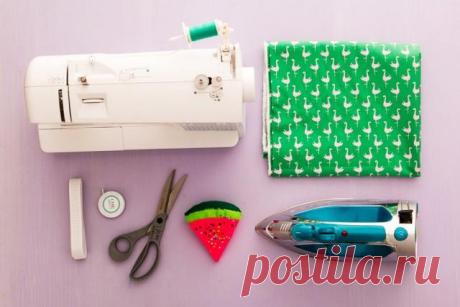 Как быстро сшить самую простую летнюю тунику На летнем отдыхе представительницы прекрасного пола стараются загореть как можно больше. Но весь внешний вид бронзового тела портят не загорелые полоски кожи на плечах. Избежать этого недостатка можно...