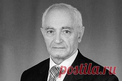 Умер летчик-испытатель вертолетов «Ми». В 84 года умер летчик-испытатель вертолетов «Ми» Герой Советского Союза Гурген Карапетян. Об этом сообщает ТАСС со ссылкой на сообщение холдинга «Вертолеты России». В период с 1962 по 1993 годы Карапетян испытал вертолеты Ми-14, Ми-24, Ми-26, Ми-28 и другие. Всего за годы работы Карапетян освоил 39 типов вертолетов.