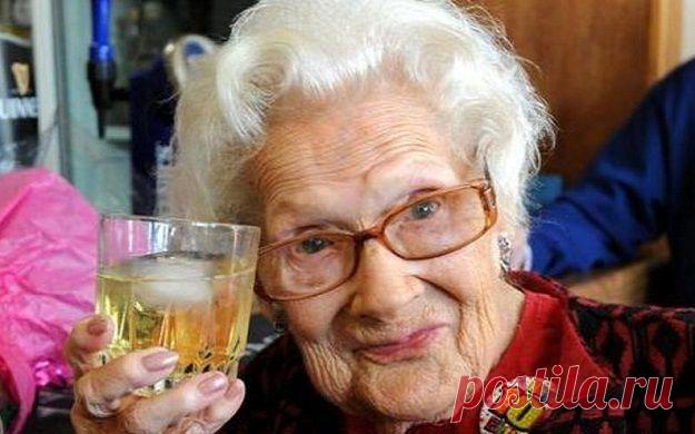 Секрет долголетия 100-летней женщины, выкурившей полмиллиона сигарет