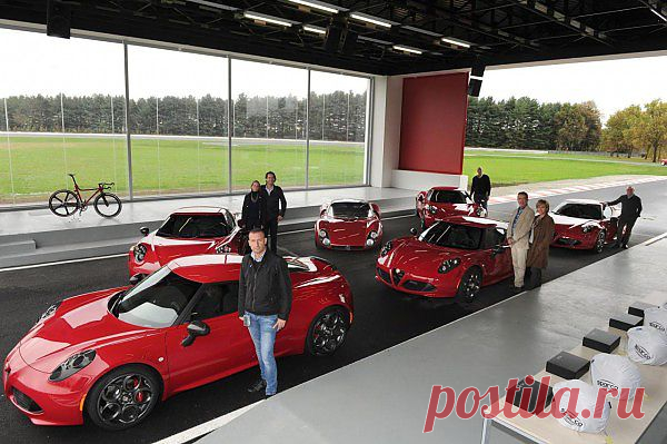 Компания Alfa Romeo торжественно начала поставку первых 4C Launch Edition - свежие новости Украины и мира