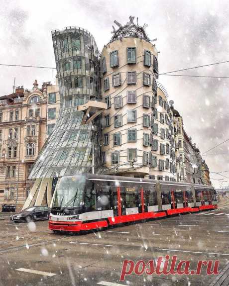 Танцующий дом, Прага
