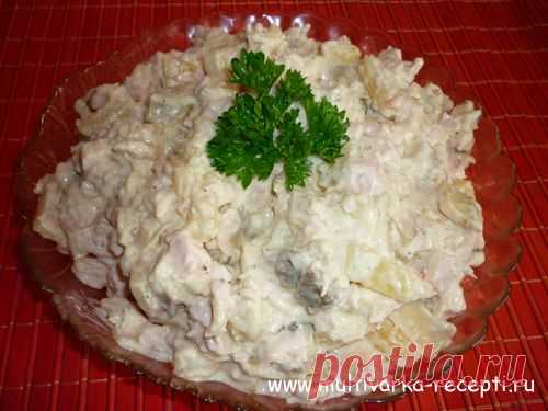 Салат из копченой курицы с ананасом