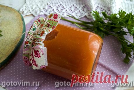 Томатный соус с баклажанами на зиму. Рецепт с фото Удачный рецепт ароматного и пикантного томатного соуса с баклажанами и яблоками на зиму. Его можно подавать с отбивными, жареной рыбой, картофелем фри, отварными крупами и даже пиццей. При кажущейся сложности и большом количестве ингредиентов, само изготовление томатно-баклажанового соуса не занимает ни много усилий, ни времени. После того, как вы подготовите необходимые продукты, измельчите их с помощью блендера или кухон...