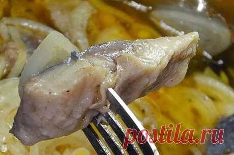 Вкуснее, чем в магазине: свекровь научила готовить малосольную экспресс-скумбрию всего за 5 часов