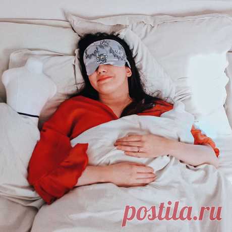 Сшила маску для сна, которая спасла меня от бессоницы. Делюсь выкройкой и инструкцией. | Sasha non stop | Яндекс Дзен