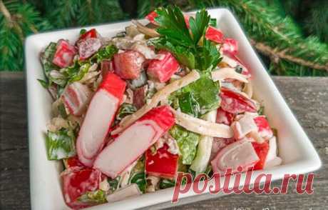 Овощной салат с крабовыми палочками и сыром — это прекрасная иллюстрация того, как совершенно обычному и привычному блюду можно придать иной вкус и фактуру. Так, например, овощной салат с горбушей горячего копчения меня поразил совершенно новым, интересным и очень объемным вкусом и такой салат - 5 февраля - 43465412876 - Медиаплатформа МирТесен