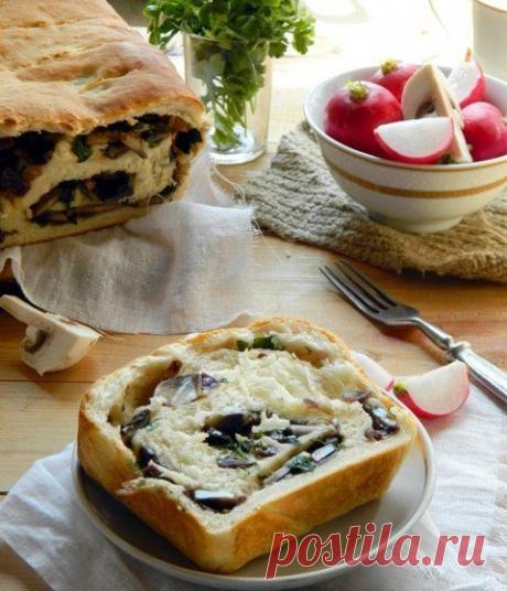 Постный хлеб с начинкой из грибов и красного лука