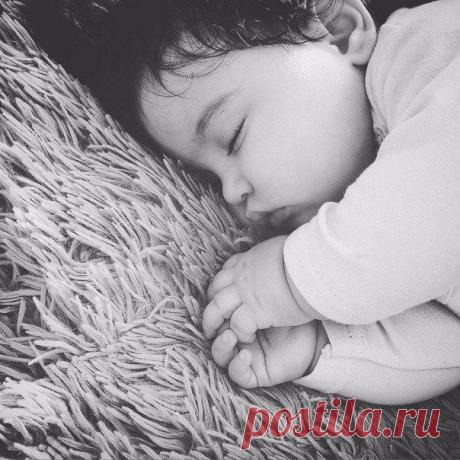 Бывает, прижмешься к этому маленькому мирно сопящему созданию, слышишь сердцебиение и чувствуешь этот сладкий запах… И в этот момент понимаешь, что это самое большое счастье, которое подарил Бог! / Занимательное рукоделие