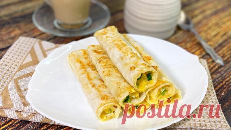 Трубочки из тонкого лаваша с начинкой из сыра, яиц и зелёного лука.