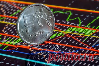 Рубль вышел на первое место по волатильности. Так называемая вмененная волатильность рубля (показатель, который свидетельствует о том, как рынок оценивает будущую амплитуду колебаний курса), рассчитанная из цен одномесячных опционов на пару доллар/рубль, к вечеру 21 февраля достигала 33,97 процента, пишет РБК со ссылкой на данные биржевого терминала Bloomberg.