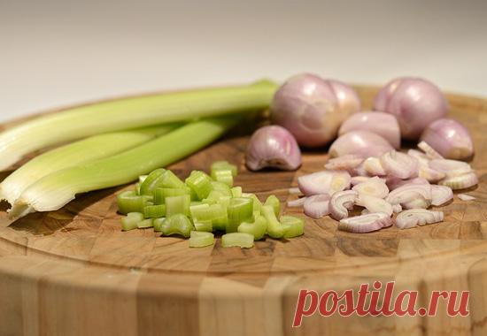 Загадочный шалот: истоки, особенности, рецепты 




Пополняя запасы овощей, мы стараемся подчас выбрать не самые крупные, но и не самые мелкие плоды и корнеплоды. С такими преждевременными установками мы рискуем не обратить свое внимание на шалот …